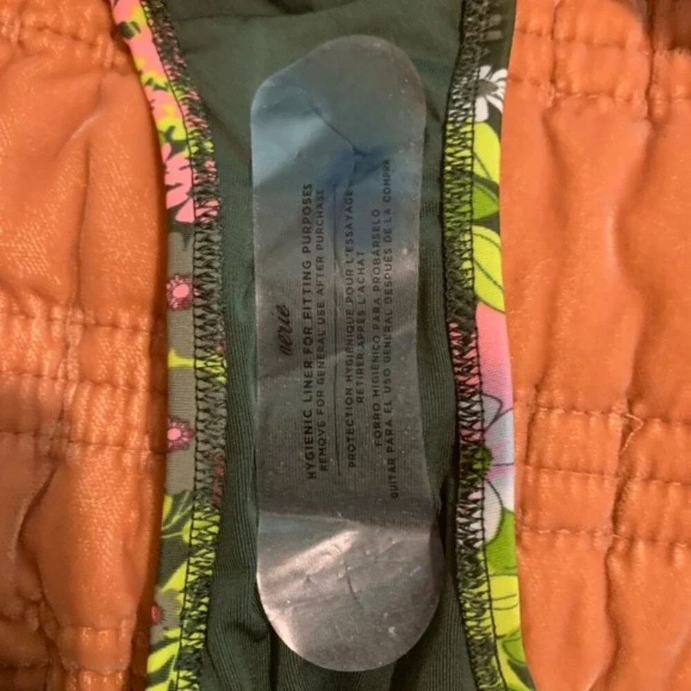 NWOT AERIE BOTANICAL FLOWER CHEEKY BOTTOM. SIZE MEDIUM